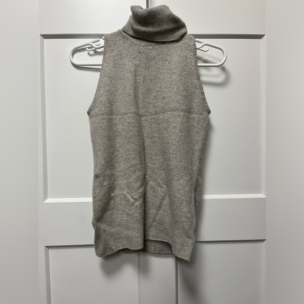 Women’s Banana Republic Sweater. Size Small
